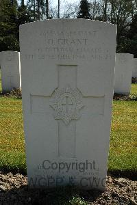 Heverlee War Cemetery - Grant, Donald Cameron Kitchener