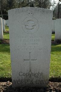 Heverlee War Cemetery - Steer, Francis John Maddock