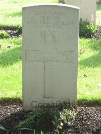 Irish House Cemetery - Farr, H