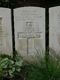 Kortrijk (St. Jan) Communal Cemetery - Clarke, F J