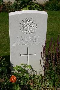 Dozinghem Military Cemetery - Adams, E C