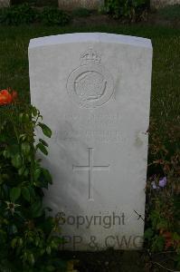 Dozinghem Military Cemetery - Adams, W