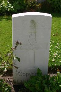 Dozinghem Military Cemetery - Brown, H E