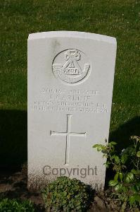 Dozinghem Military Cemetery - Carline, James
