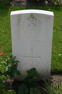Dozinghem Military Cemetery - Cooper, H