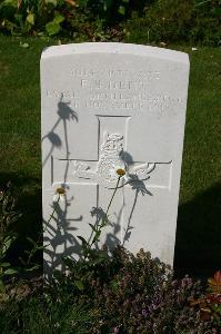Dozinghem Military Cemetery - Dent, F B