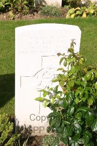 Dozinghem Military Cemetery - Dunton, Benjamin Charles
