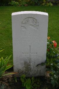 Dozinghem Military Cemetery - Dwyer, John Thomas