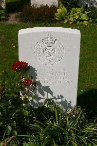 Dozinghem Military Cemetery - Hazeldine, J
