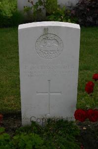 Dozinghem Military Cemetery - Hollingsworth, Frank