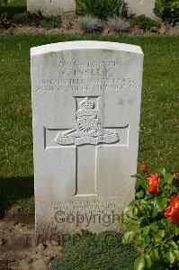 Dozinghem Military Cemetery - Insley, G