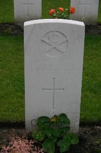 Dozinghem Military Cemetery - James, Albert