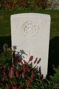 Dozinghem Military Cemetery - James, W
