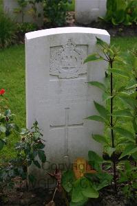 Dozinghem Military Cemetery - Lay, J E