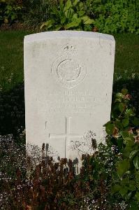Dozinghem Military Cemetery - Middleton, George Ashley