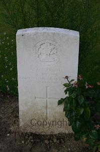 Dozinghem Military Cemetery - Miles, E
