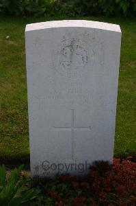 Dozinghem Military Cemetery - Mills, George