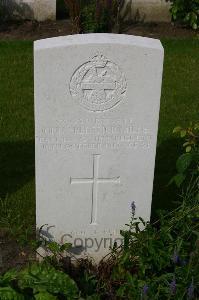 Dozinghem Military Cemetery - Milnes, John Frederick