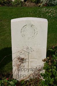 Dozinghem Military Cemetery - Mitchell, C A