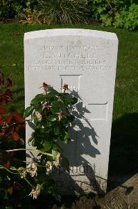 Dozinghem Military Cemetery - Mitchell, Ernest