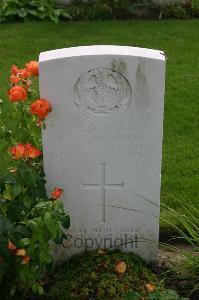 Dozinghem Military Cemetery - Mitchell, Robert William Page