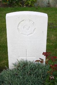 Dozinghem Military Cemetery - Monteath, William Burton