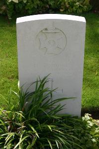 Dozinghem Military Cemetery - Moore, H W