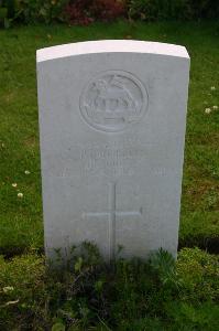 Dozinghem Military Cemetery - Morris, Bob