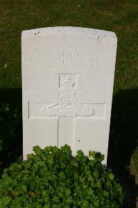 Dozinghem Military Cemetery - Morris, J