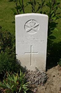 Dozinghem Military Cemetery - Morris, Mark Foster