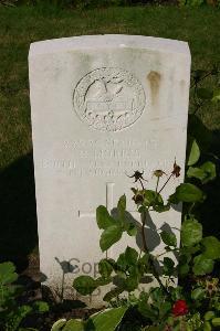 Dozinghem Military Cemetery - Morris, R