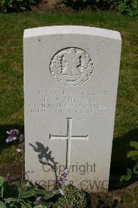 Dozinghem Military Cemetery - Munro, D J