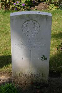 Dozinghem Military Cemetery - Munro, G S