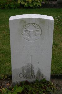 Dozinghem Military Cemetery - Munro, R