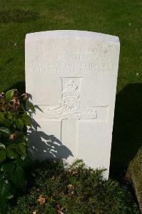 Dozinghem Military Cemetery - Murrell, W G H