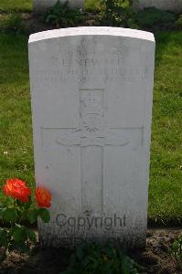 Dozinghem Military Cemetery - Newall, E