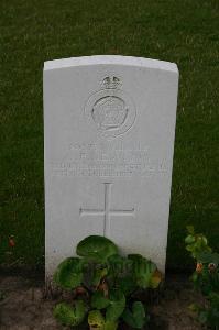 Dozinghem Military Cemetery - Newling, Charles Frederick