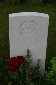 Dozinghem Military Cemetery - Newnham, W