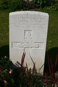 Dozinghem Military Cemetery - Nicholson, Thomas
