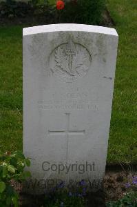 Dozinghem Military Cemetery - Nolan, J