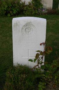 Dozinghem Military Cemetery - Norman, H