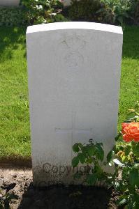 Dozinghem Military Cemetery - Ollier, R H