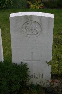 Dozinghem Military Cemetery - Padbury, F