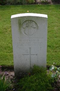 Dozinghem Military Cemetery - Parker, H G