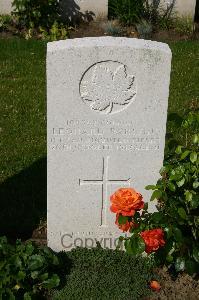 Dozinghem Military Cemetery - Parsons, Leonard