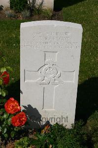 Dozinghem Military Cemetery - Parsons, S F