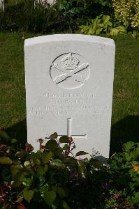 Dozinghem Military Cemetery - Pates, F H