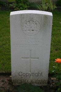 Dozinghem Military Cemetery - Pearce, F