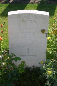 Dozinghem Military Cemetery - Pearce, J G