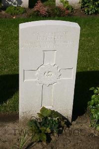 Dozinghem Military Cemetery - Pettit, H